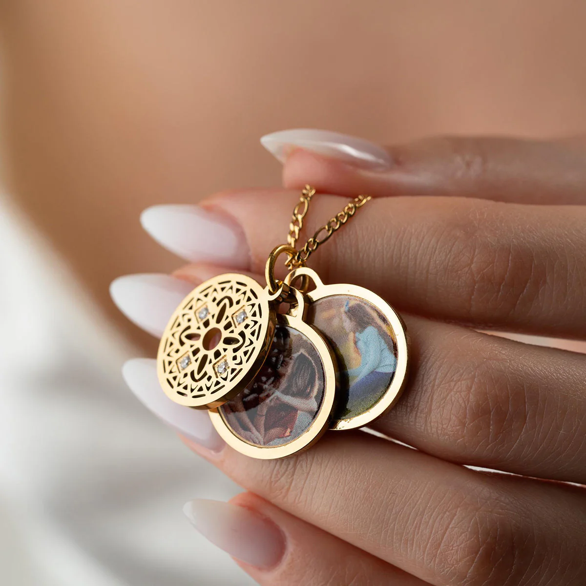 Custom Locket Necklace with Photo, Personalized Photo Pendant, Engravable Memorial Jewelry, Mothers Day Gift for Her - Image 4