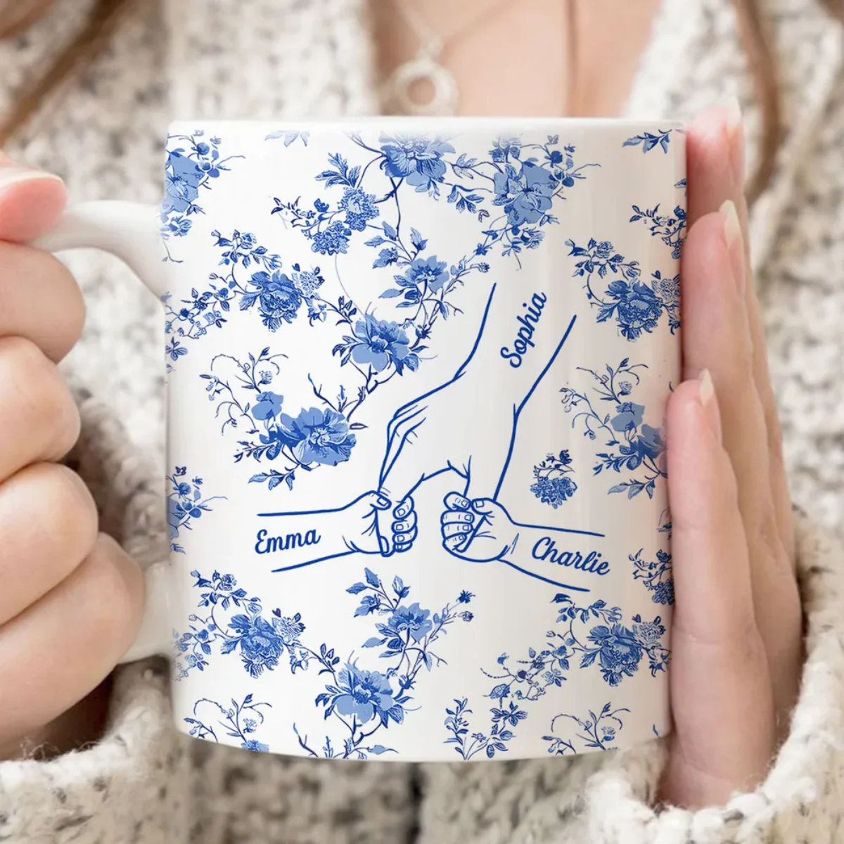Mom & Kids Hands Holding Outline Chinoiseries Pattern Personalized Mug - Image 3