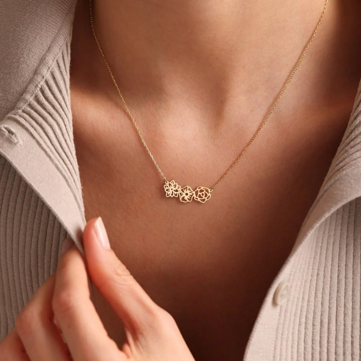 Personalized Birth Flower Necklace - Jewelry Gift for Family/Mom/Friend/Sister - Image 2