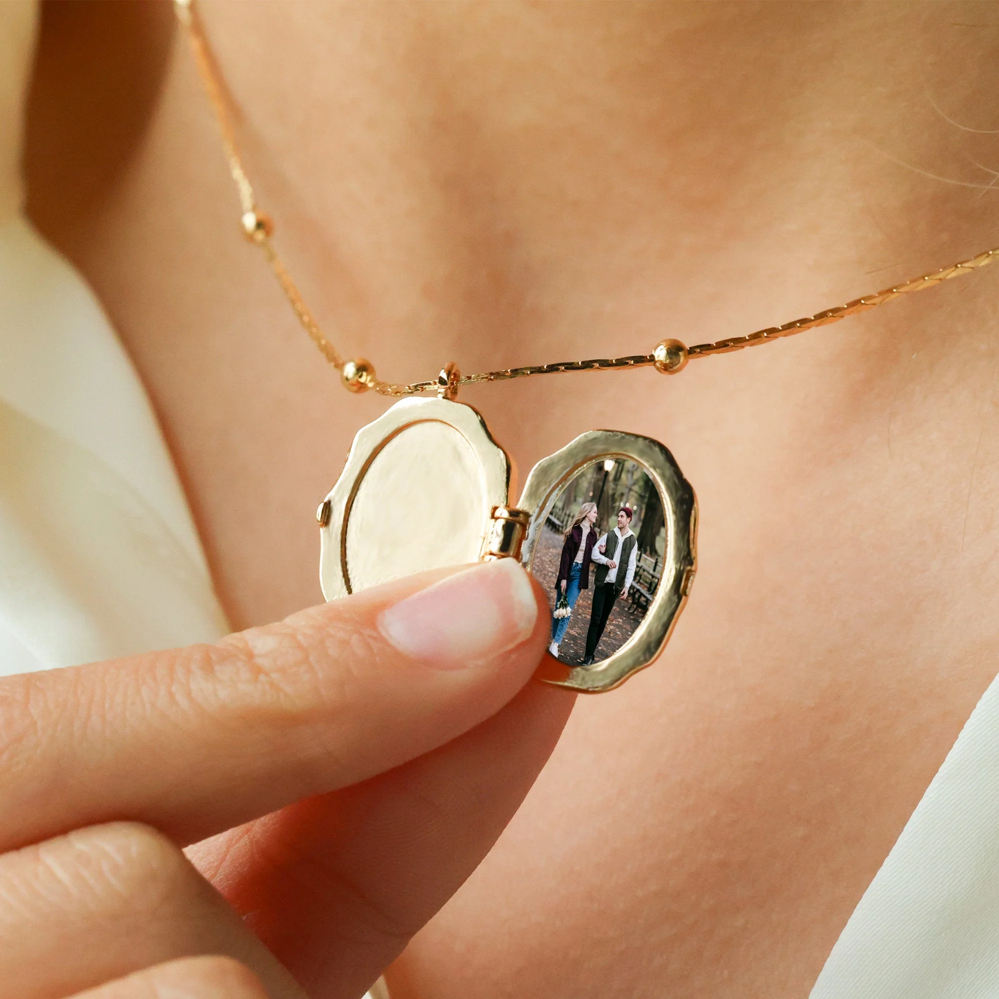 Personalized Butterfly Shell Photo Locket Necklace,Memorial Jewelry - Image 2