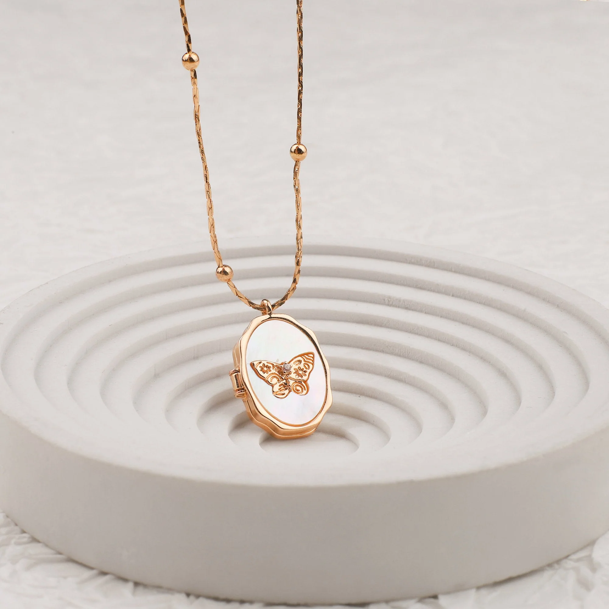 Personalized Butterfly Shell Photo Locket Necklace,Memorial Jewelry - Image 4