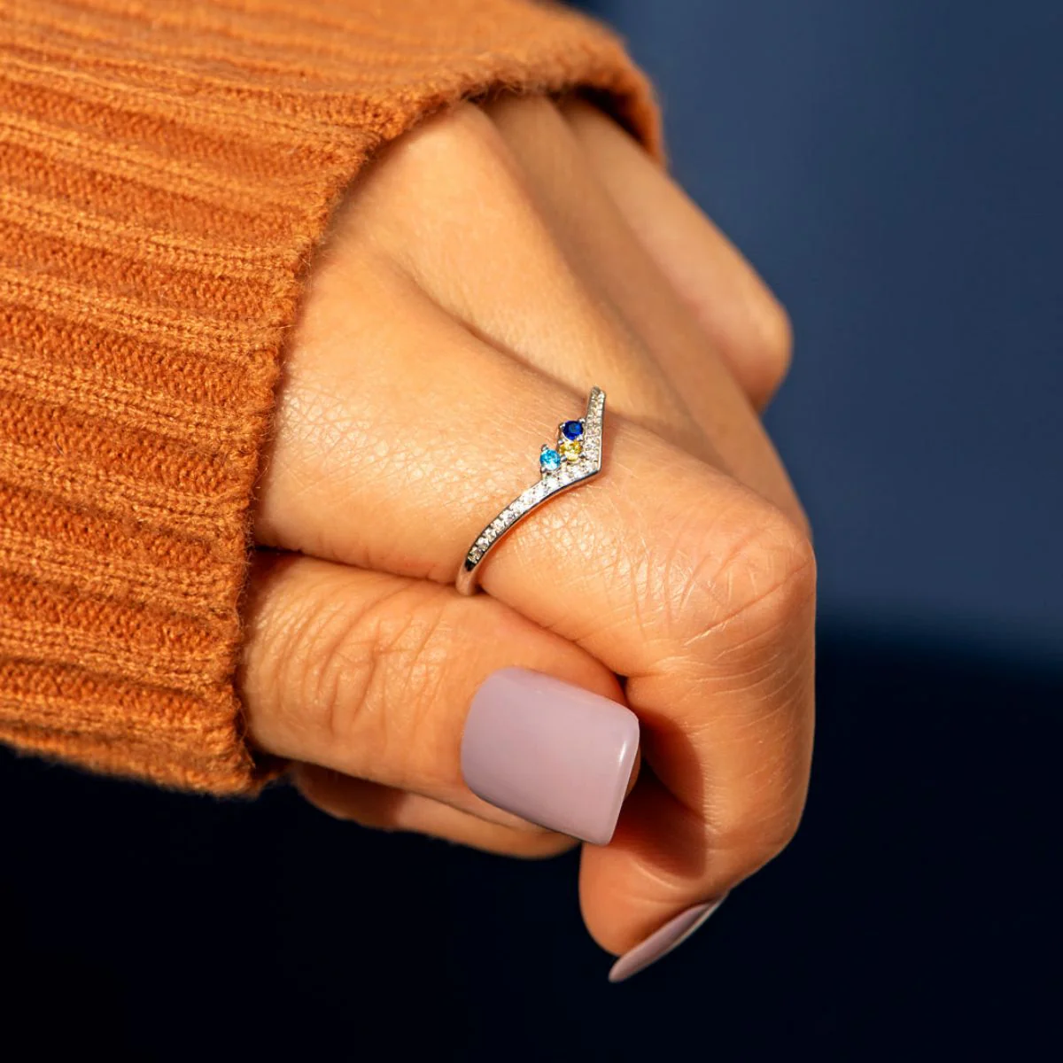 Personalized Chevron Pavé Birthstone Ring - Gift for Grandma Mom - Image 6