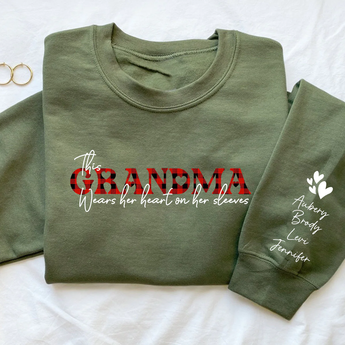 Personalized I Wear My Heart On My Sleeve Sweatshirt Gift for Grandma Mom - Image 3