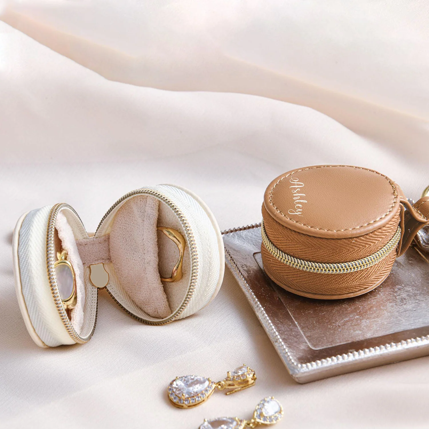 Personalized Name Bridesmaid Roundness Jewelry Box - Image 2